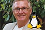 Siegi Lindenmayr mit TUX, dem Linux-Pingiun